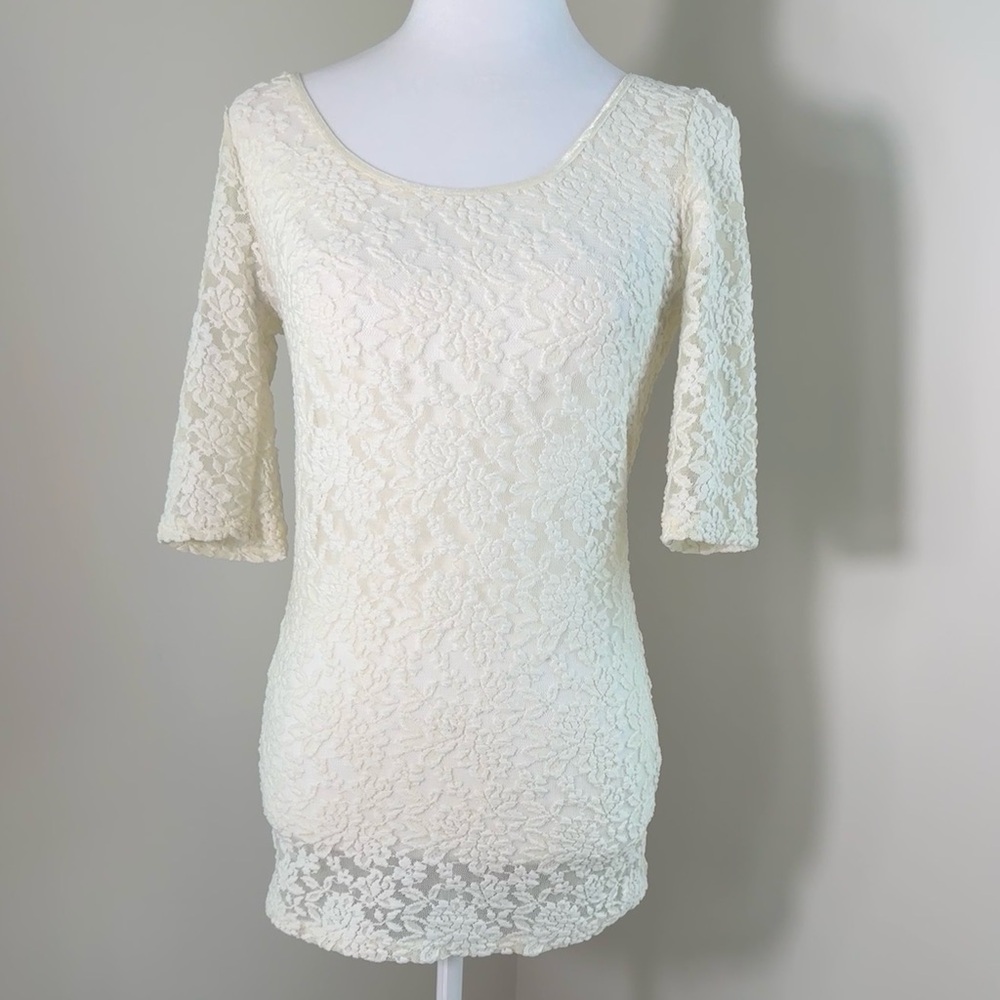 Banana Republic Sheer Lace 3/4 sleeve Cream Blouse